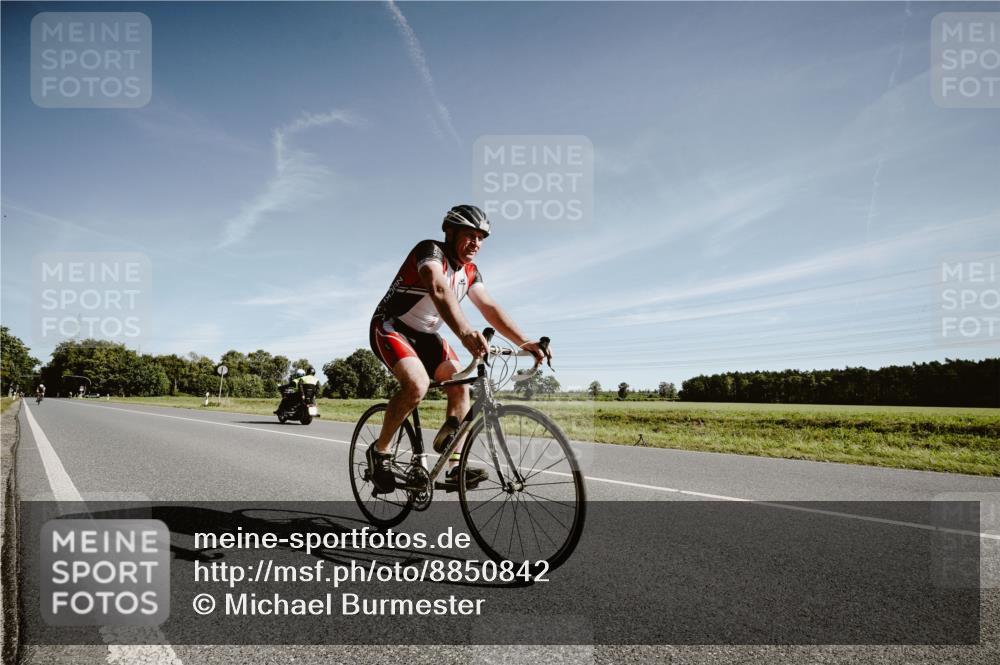 07.09.2025 - 19. Norderstedt Triathlon Michael Burmester http://msf.ph/oto/8850842 07.09.2025 11:12:19 Radfahren 1236 meine-sportfotos.de