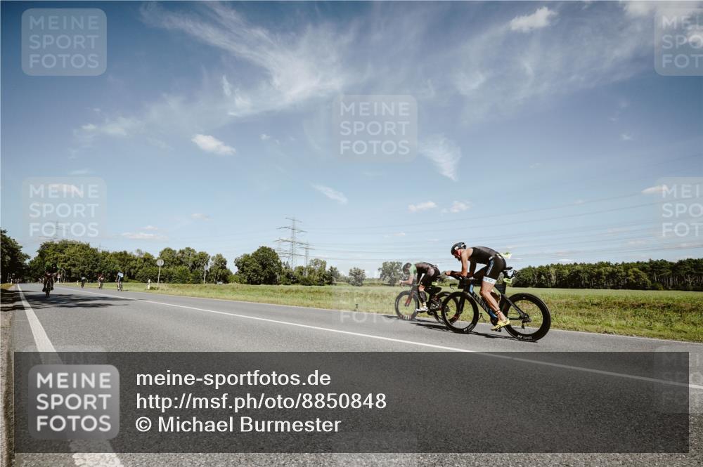 07.09.2025 - 19. Norderstedt Triathlon Michael Burmester http://msf.ph/oto/8850848 07.09.2025 14:18:41 Radfahren 1013 meine-sportfotos.de