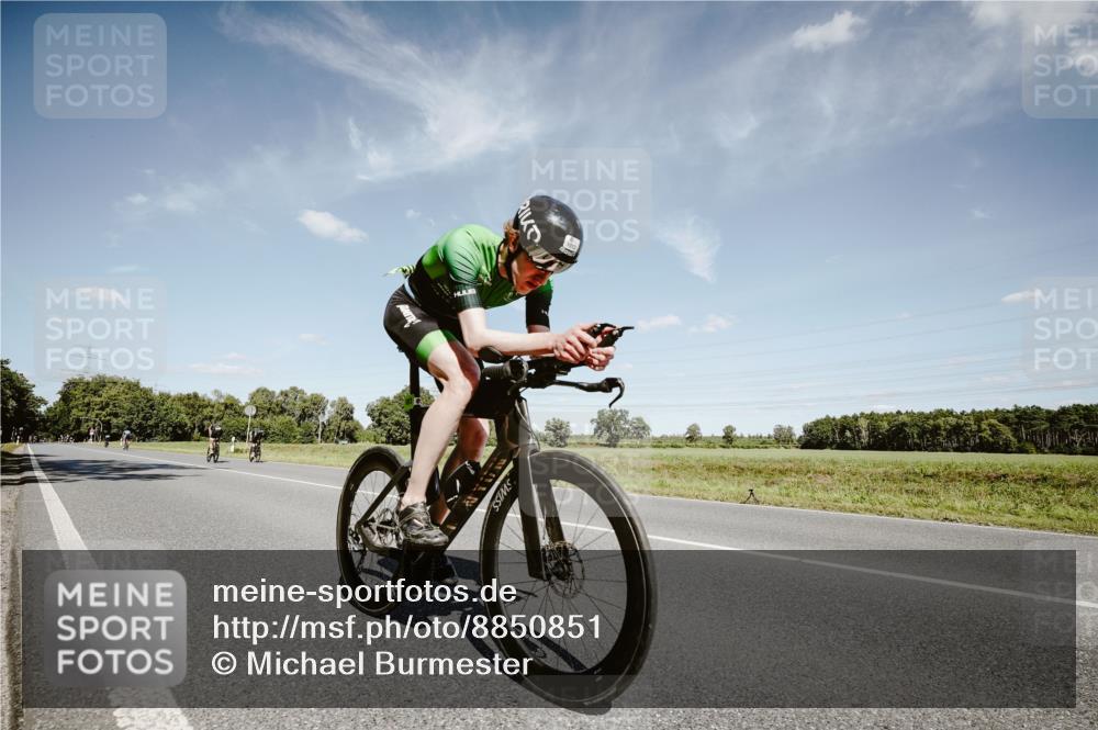 07.09.2025 - 19. Norderstedt Triathlon Michael Burmester http://msf.ph/oto/8850851 07.09.2025 14:18:42 Radfahren 1013 meine-sportfotos.de