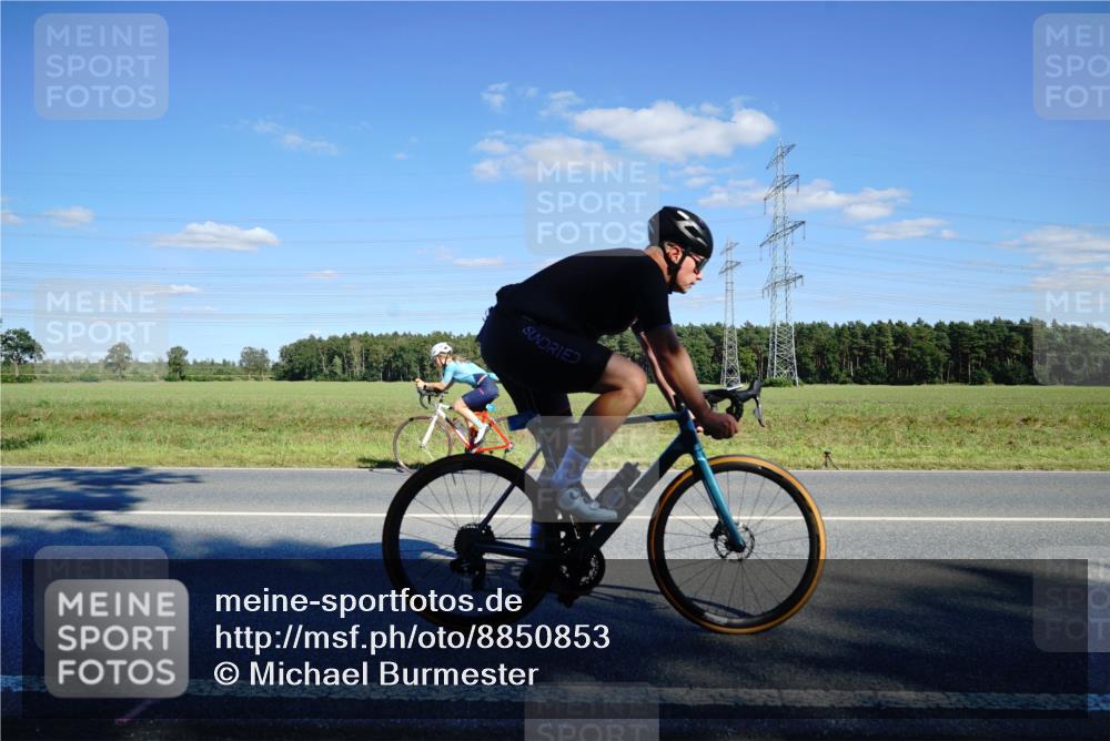 07.09.2025 - 19. Norderstedt Triathlon Michael Burmester http://msf.ph/oto/8850853 07.09.2025 15:36:13 Radfahren 381, 1473 meine-sportfotos.de
