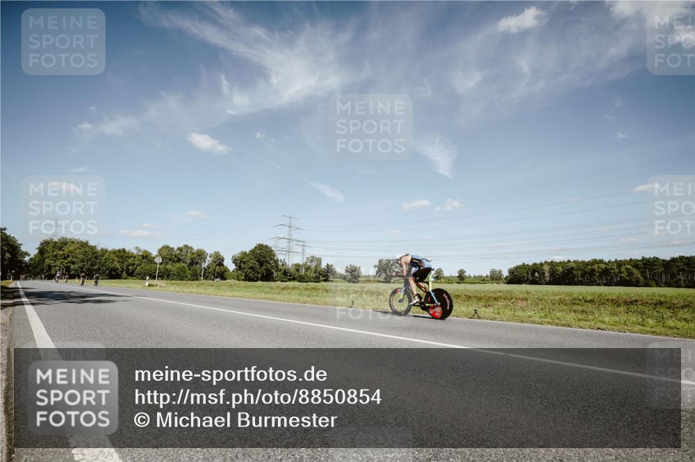 07.09.2025 - 19. Norderstedt Triathlon Michael Burmester http://msf.ph/oto/8850854 07.09.2025 14:18:45 Radfahren 1013 meine-sportfotos.de