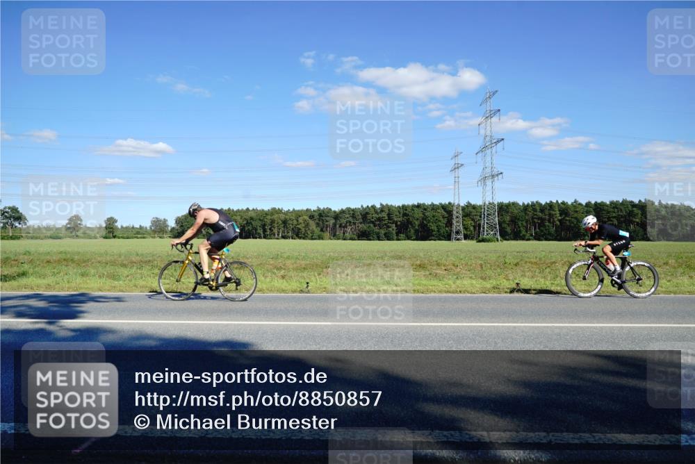 07.09.2025 - 19. Norderstedt Triathlon Michael Burmester http://msf.ph/oto/8850857 07.09.2025 15:36:16 Radfahren 381, 935, 1484 meine-sportfotos.de