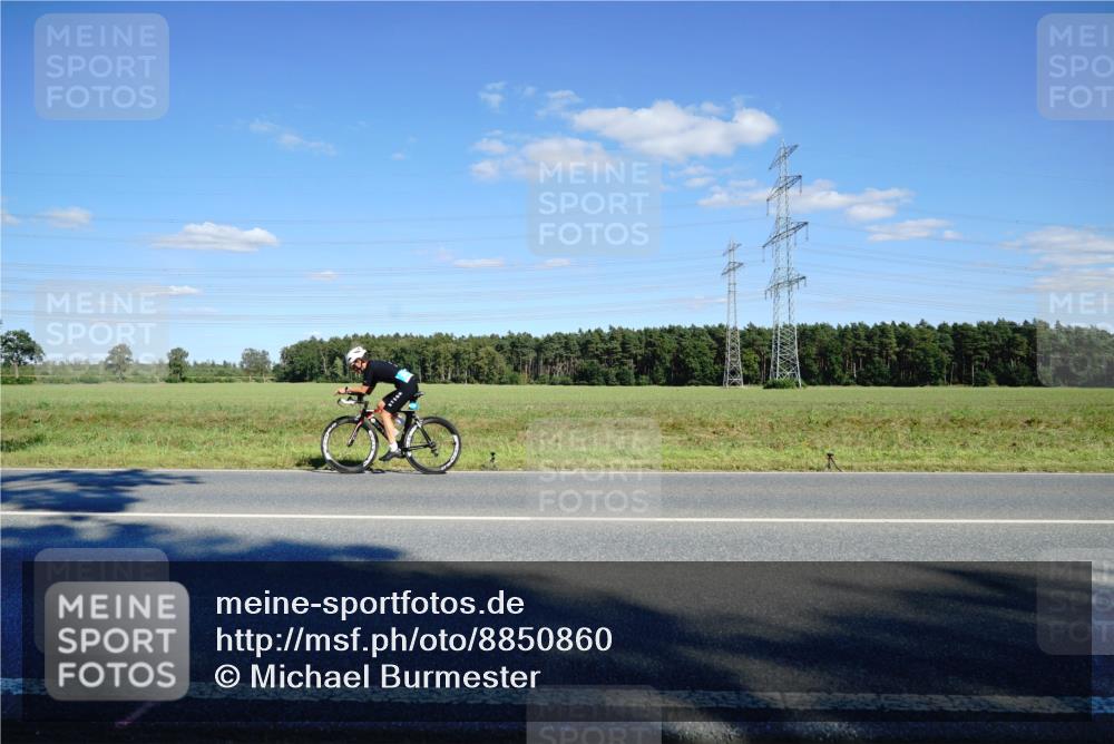 07.09.2025 - 19. Norderstedt Triathlon Michael Burmester http://msf.ph/oto/8850860 07.09.2025 15:36:16 Radfahren 381, 935, 1484 meine-sportfotos.de