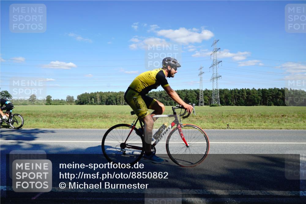 07.09.2025 - 19. Norderstedt Triathlon Michael Burmester http://msf.ph/oto/8850862 07.09.2025 15:36:17 Radfahren 381, 935, 1484 meine-sportfotos.de
