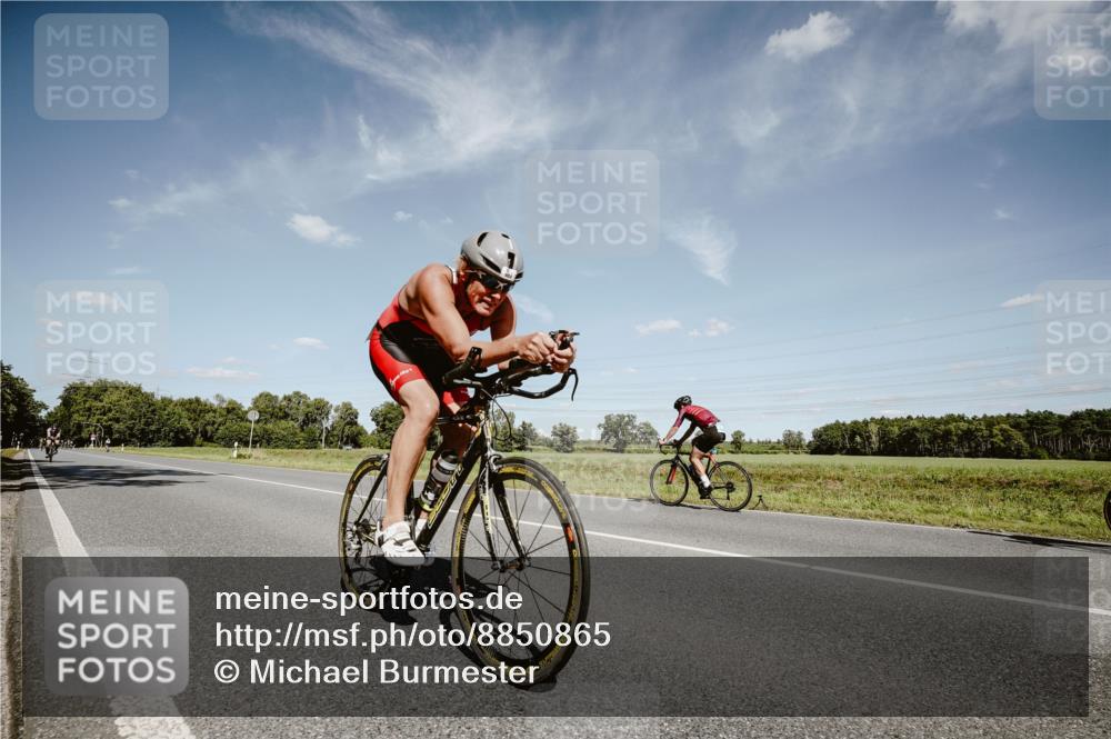 07.09.2025 - 19. Norderstedt Triathlon Michael Burmester http://msf.ph/oto/8850865 07.09.2025 14:18:57 Radfahren 967, 984, 1020 meine-sportfotos.de