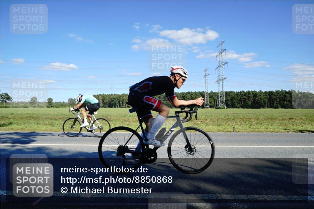 07.09.2025 - 19. Norderstedt Triathlon Michael Burmester http://msf.ph/oto/8850868 07.09.2025 15:36:22 Radfahren 372, 414, 1447, 1484 meine-sportfotos.de