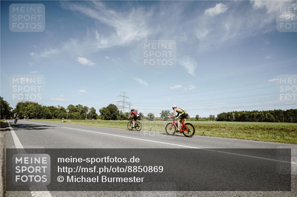 07.09.2025 - 19. Norderstedt Triathlon Michael Burmester http://msf.ph/oto/8850869 07.09.2025 14:18:58 Radfahren 967, 984 meine-sportfotos.de