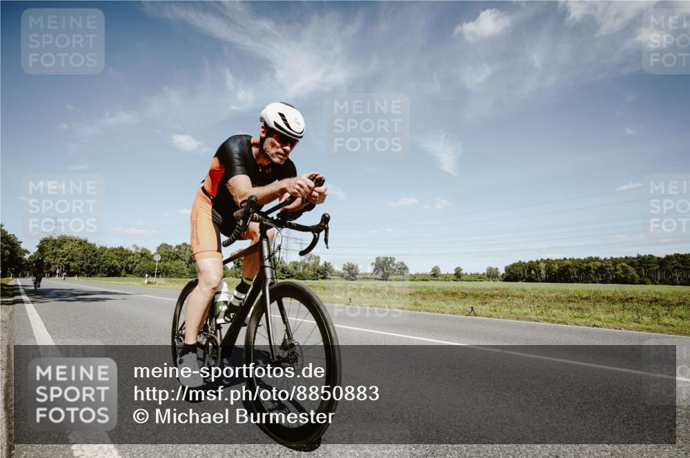 07.09.2025 - 19. Norderstedt Triathlon Michael Burmester http://msf.ph/oto/8850883 07.09.2025 14:19:12 Radfahren 382, 1000 meine-sportfotos.de
