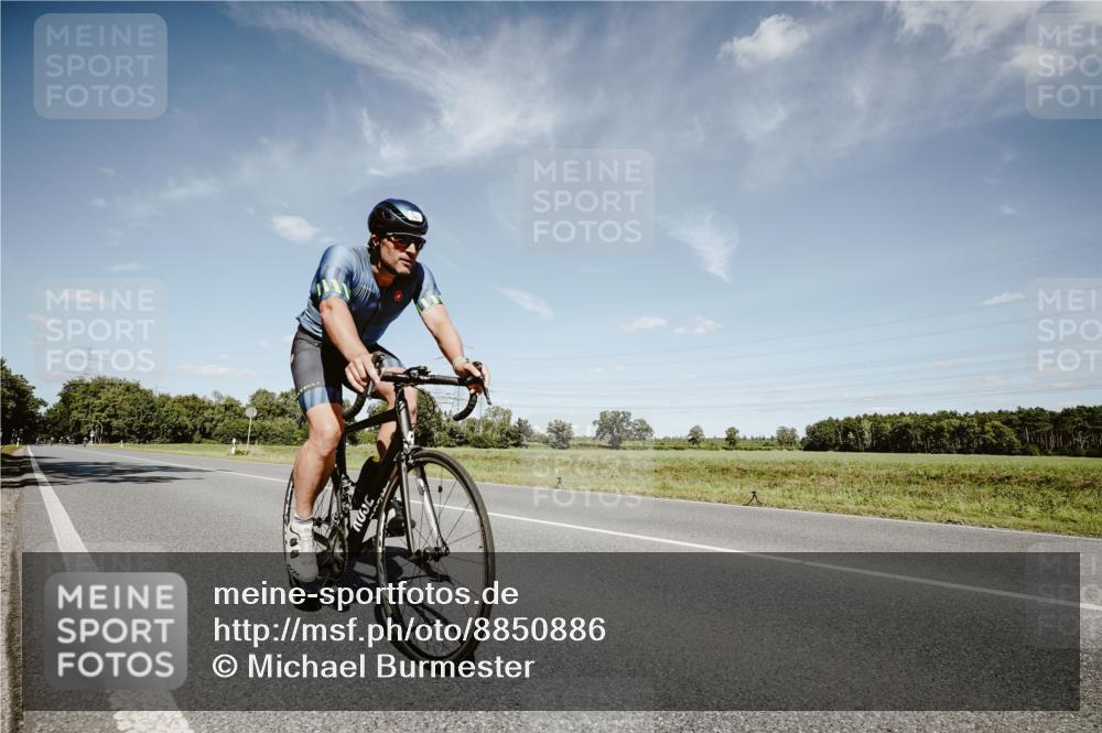 07.09.2025 - 19. Norderstedt Triathlon Michael Burmester http://msf.ph/oto/8850886 07.09.2025 14:19:15 Radfahren 382, 1000 meine-sportfotos.de