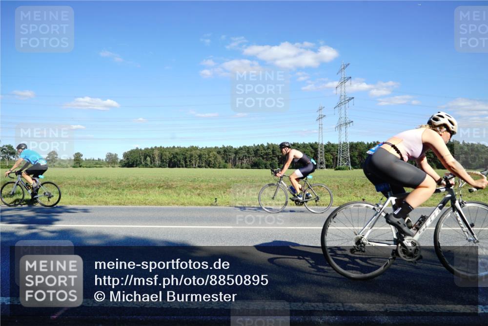 07.09.2025 - 19. Norderstedt Triathlon Michael Burmester http://msf.ph/oto/8850895 07.09.2025 15:36:33 Radfahren 1418, 1424, 1529 meine-sportfotos.de