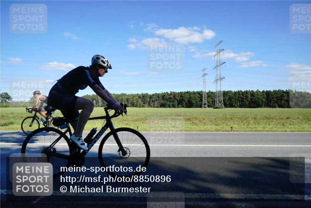 07.09.2025 - 19. Norderstedt Triathlon Michael Burmester http://msf.ph/oto/8850896 07.09.2025 15:36:33 Radfahren 1418, 1424, 1529 meine-sportfotos.de