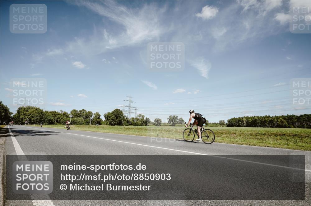 07.09.2025 - 19. Norderstedt Triathlon Michael Burmester http://msf.ph/oto/8850903 07.09.2025 14:19:33 Radfahren  meine-sportfotos.de