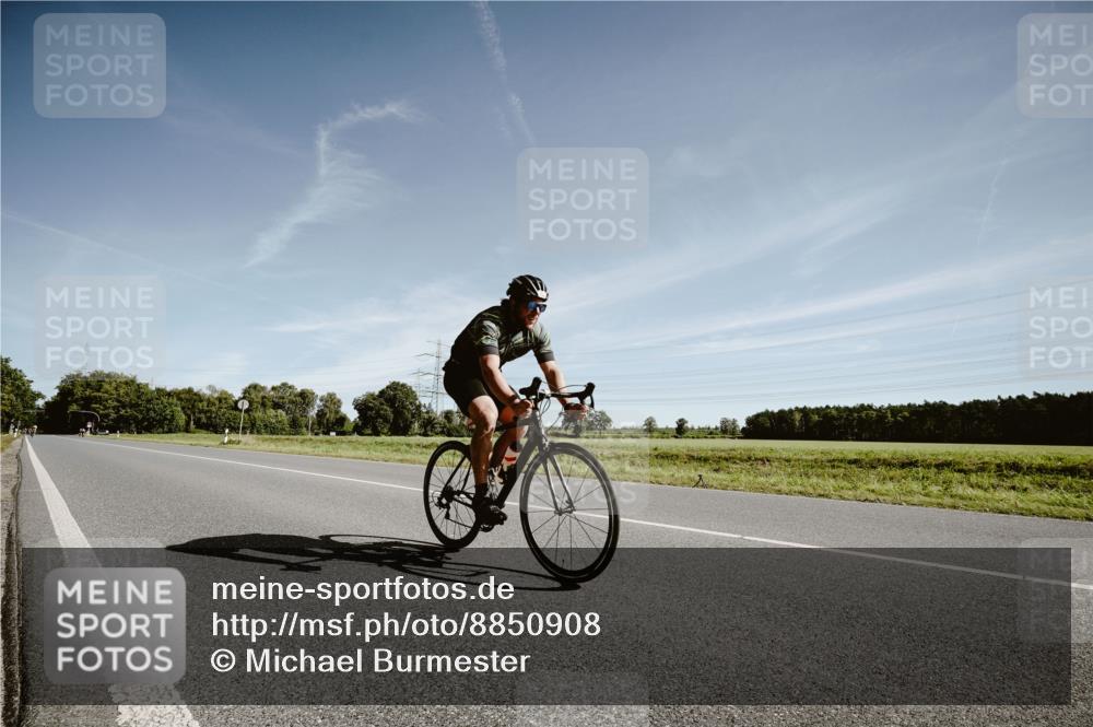07.09.2025 - 19. Norderstedt Triathlon Michael Burmester http://msf.ph/oto/8850908 07.09.2025 11:13:09 Radfahren 1395 meine-sportfotos.de