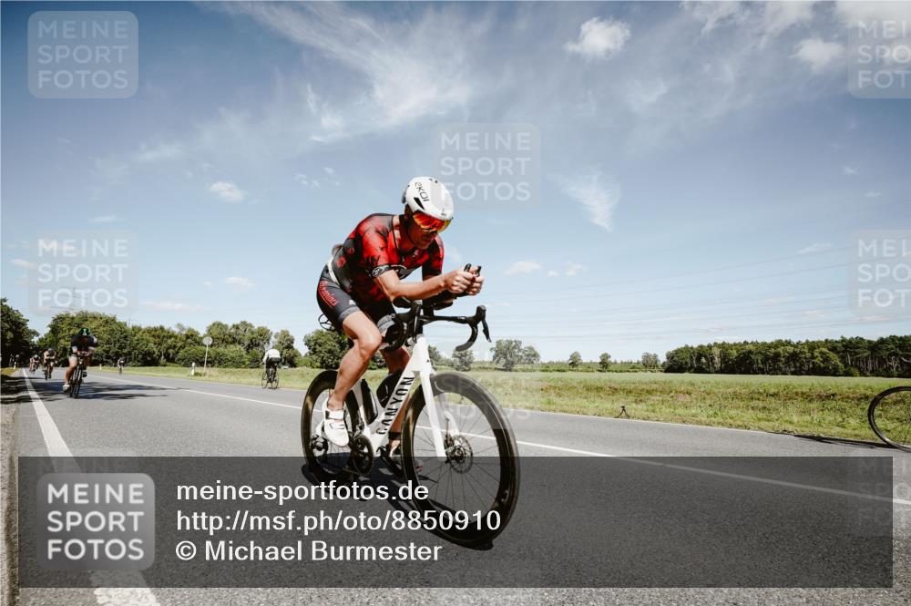 07.09.2025 - 19. Norderstedt Triathlon Michael Burmester http://msf.ph/oto/8850910 07.09.2025 14:19:39 Radfahren 960, 990, 992 meine-sportfotos.de