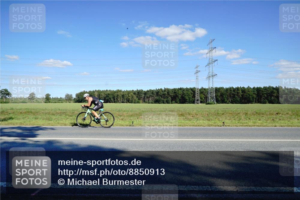 07.09.2025 - 19. Norderstedt Triathlon Michael Burmester http://msf.ph/oto/8850913 07.09.2025 15:36:44 Radfahren 425, 1532 meine-sportfotos.de
