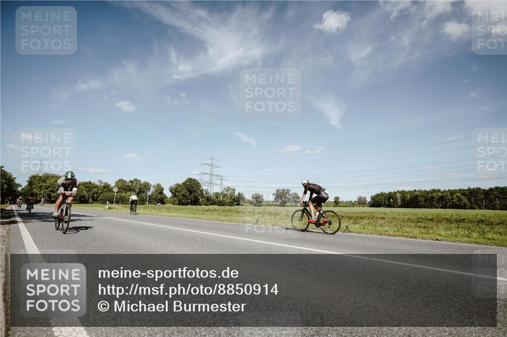 07.09.2025 - 19. Norderstedt Triathlon Michael Burmester http://msf.ph/oto/8850914 07.09.2025 14:19:39 Radfahren 960, 990, 992 meine-sportfotos.de