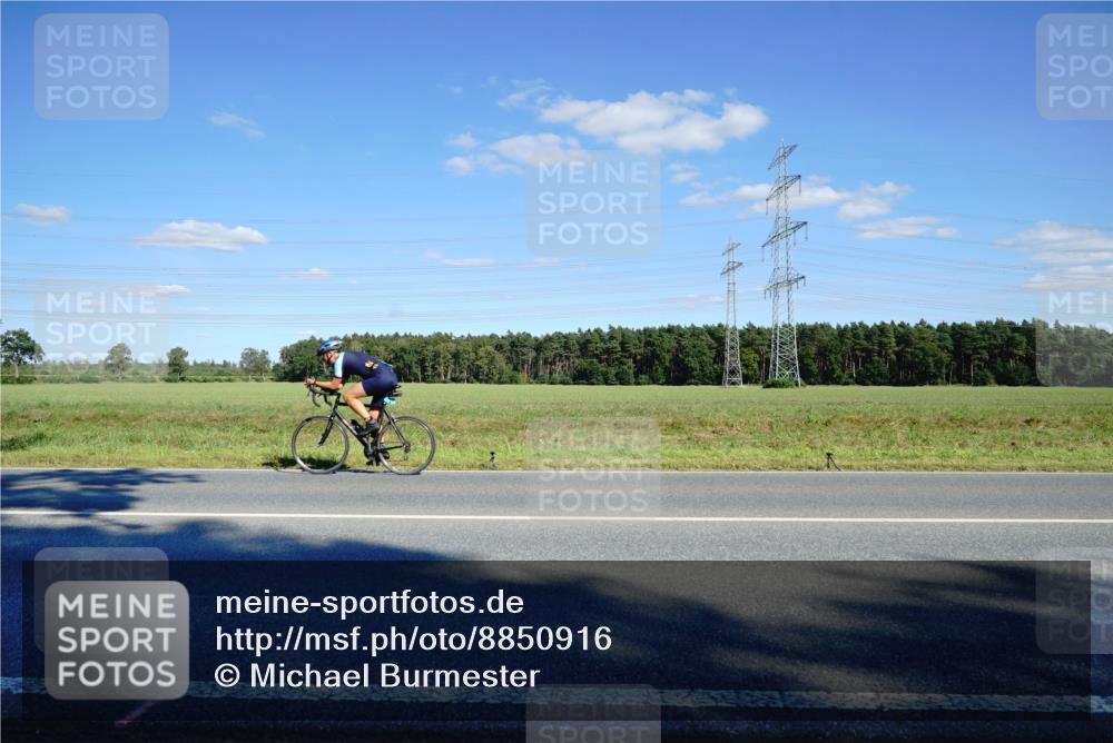 07.09.2025 - 19. Norderstedt Triathlon Michael Burmester http://msf.ph/oto/8850916 07.09.2025 15:36:46 Radfahren 425, 1453 meine-sportfotos.de