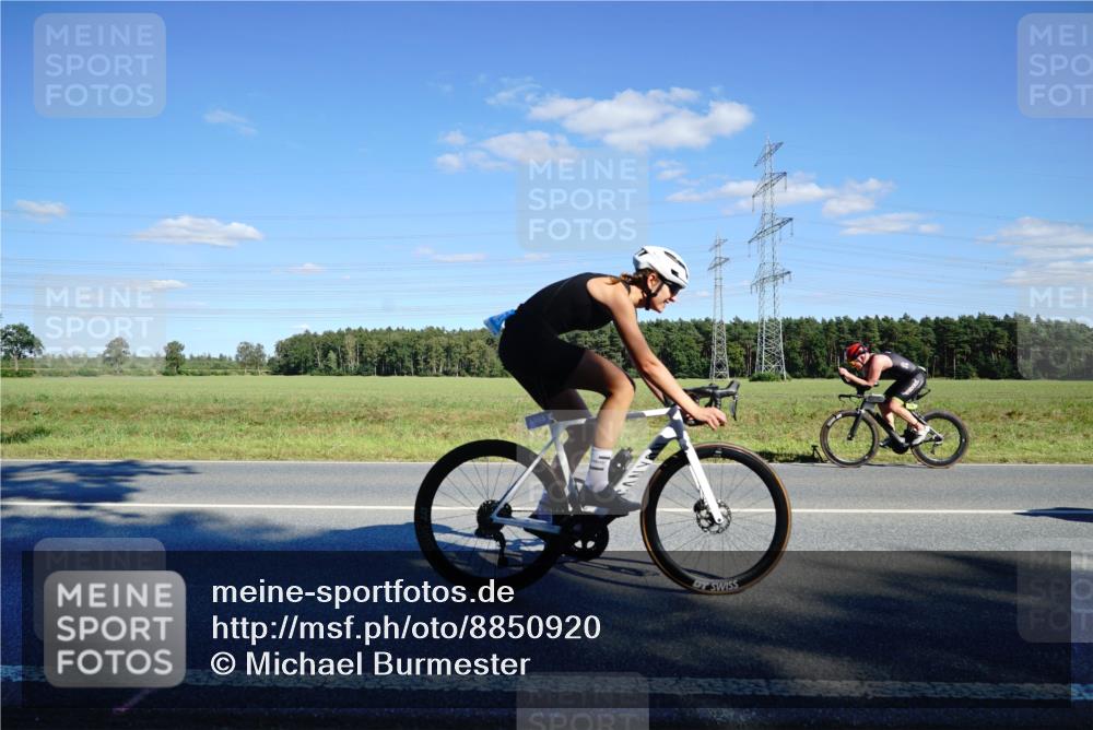 07.09.2025 - 19. Norderstedt Triathlon Michael Burmester http://msf.ph/oto/8850920 07.09.2025 15:36:47 Radfahren 425, 1453 meine-sportfotos.de