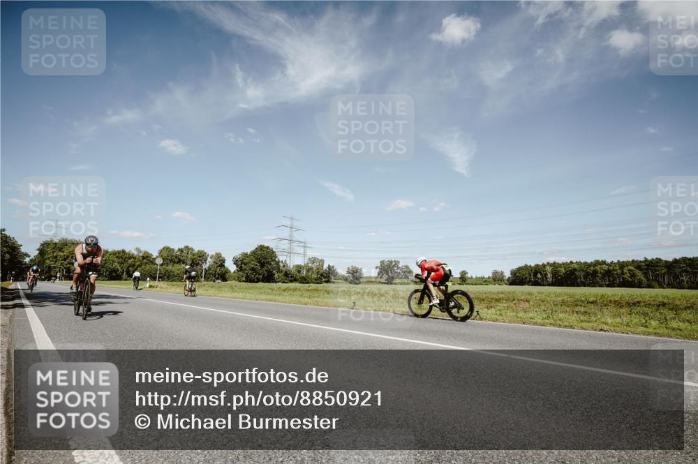 07.09.2025 - 19. Norderstedt Triathlon Michael Burmester http://msf.ph/oto/8850921 07.09.2025 14:19:41 Radfahren 959, 960, 961, 990, 992 meine-sportfotos.de