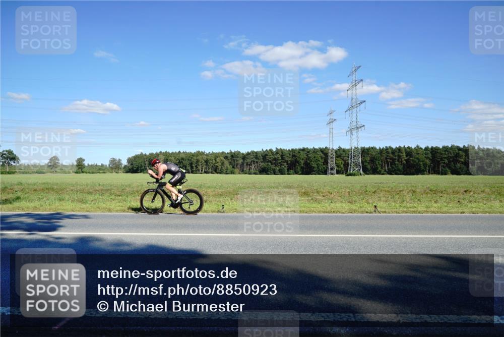 07.09.2025 - 19. Norderstedt Triathlon Michael Burmester http://msf.ph/oto/8850923 07.09.2025 15:36:48 Radfahren 425, 1453 meine-sportfotos.de
