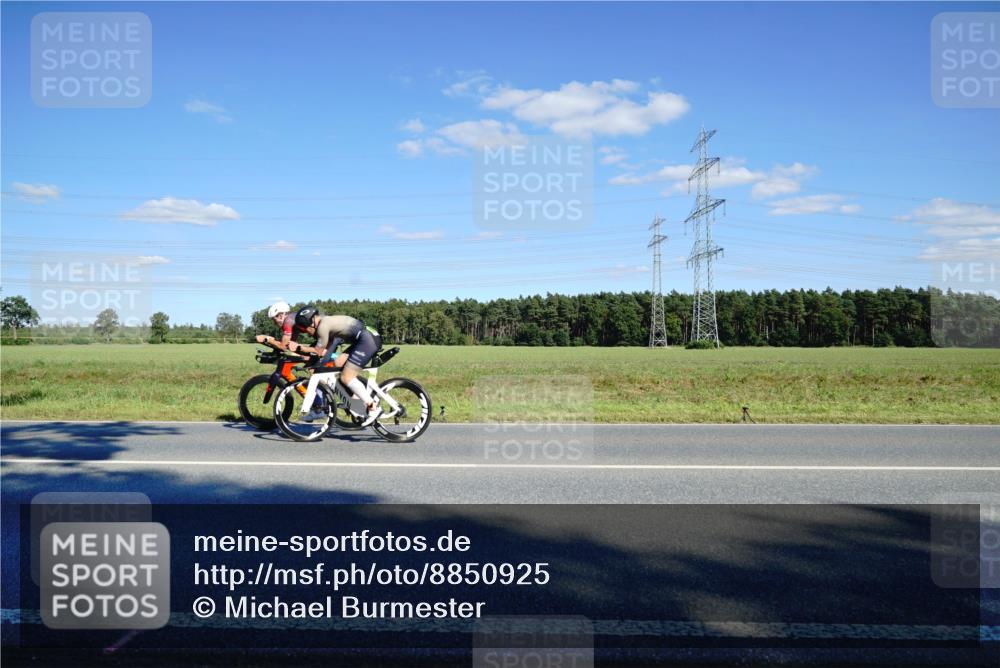 07.09.2025 - 19. Norderstedt Triathlon Michael Burmester http://msf.ph/oto/8850925 07.09.2025 15:36:49 Radfahren 425, 1453 meine-sportfotos.de