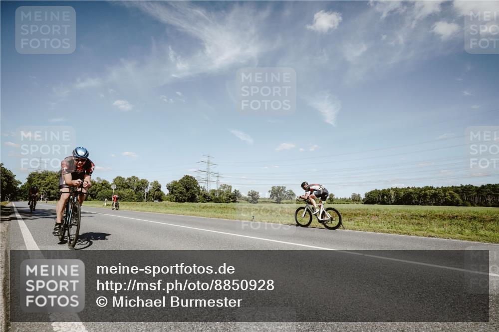07.09.2025 - 19. Norderstedt Triathlon Michael Burmester http://msf.ph/oto/8850928 07.09.2025 14:19:43 Radfahren 959, 961, 992 meine-sportfotos.de