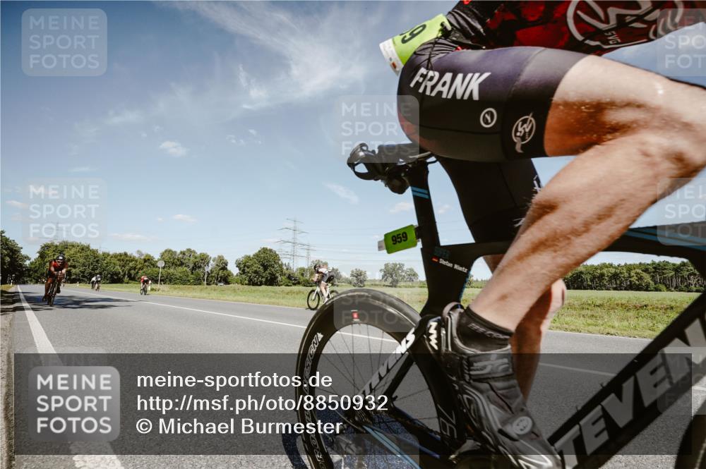 07.09.2025 - 19. Norderstedt Triathlon Michael Burmester http://msf.ph/oto/8850932 07.09.2025 14:19:43 Radfahren 959, 961, 992 meine-sportfotos.de
