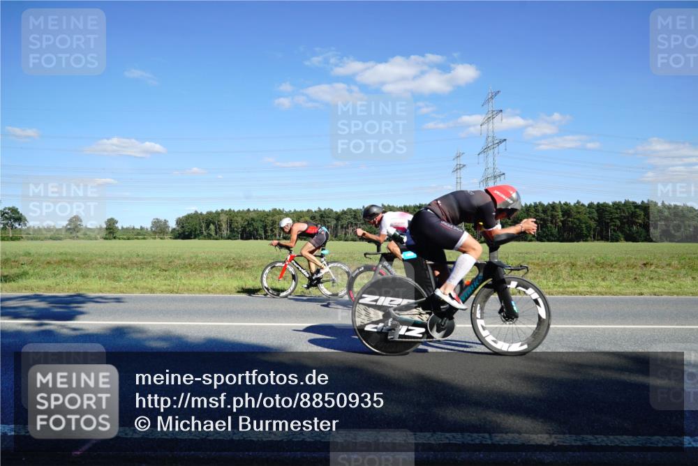 07.09.2025 - 19. Norderstedt Triathlon Michael Burmester http://msf.ph/oto/8850935 07.09.2025 15:36:54 Radfahren 458, 934, 1403 meine-sportfotos.de