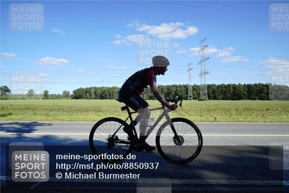 07.09.2025 - 19. Norderstedt Triathlon Michael Burmester http://msf.ph/oto/8850937 07.09.2025 15:36:56 Radfahren 437, 458, 934, 1403 meine-sportfotos.de