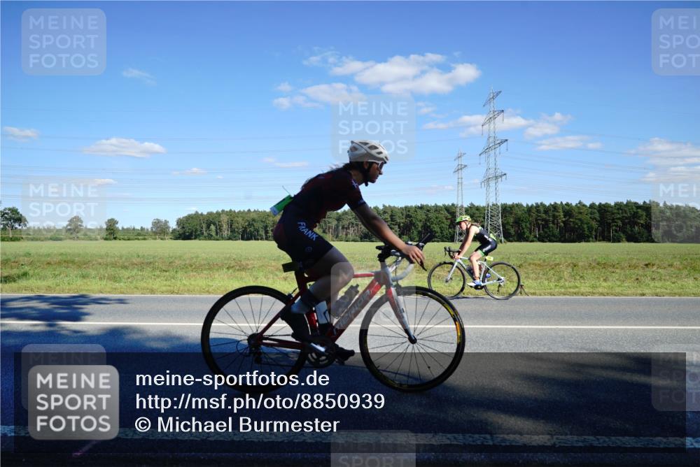 07.09.2025 - 19. Norderstedt Triathlon Michael Burmester http://msf.ph/oto/8850939 07.09.2025 15:36:57 Radfahren 437, 458, 934, 1403 meine-sportfotos.de