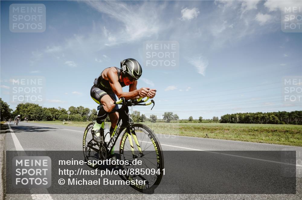 07.09.2025 - 19. Norderstedt Triathlon Michael Burmester http://msf.ph/oto/8850941 07.09.2025 14:19:57 Radfahren 876, 1457, 1468 meine-sportfotos.de