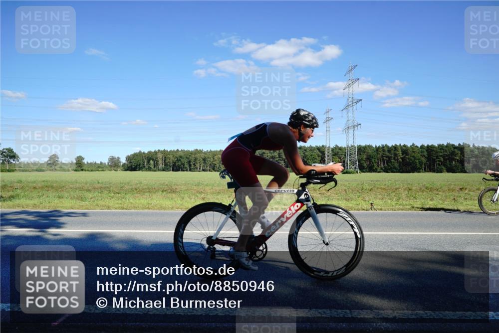 07.09.2025 - 19. Norderstedt Triathlon Michael Burmester http://msf.ph/oto/8850946 07.09.2025 15:37:01 Radfahren 384, 406, 437, 1531 meine-sportfotos.de