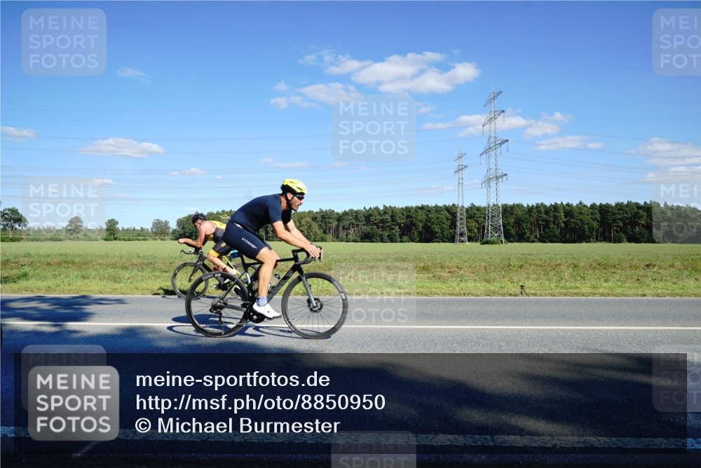 07.09.2025 - 19. Norderstedt Triathlon Michael Burmester http://msf.ph/oto/8850950 07.09.2025 15:37:03 Radfahren 384, 406, 1531 meine-sportfotos.de