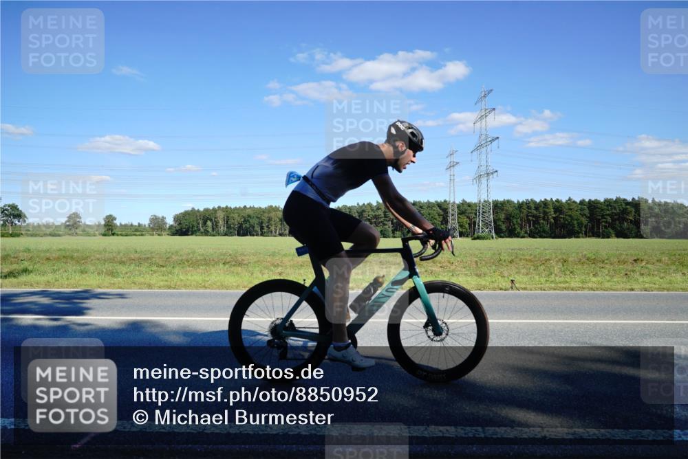 07.09.2025 - 19. Norderstedt Triathlon Michael Burmester http://msf.ph/oto/8850952 07.09.2025 15:37:06 Radfahren 384, 406, 1412 meine-sportfotos.de