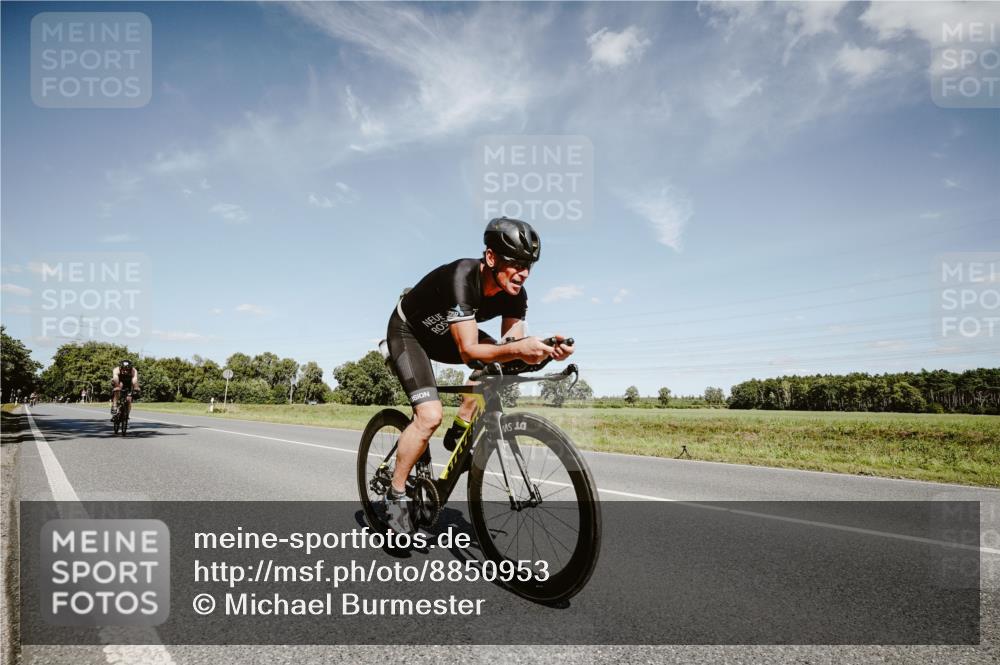 07.09.2025 - 19. Norderstedt Triathlon Michael Burmester http://msf.ph/oto/8850953 07.09.2025 14:20:03 Radfahren 876, 989, 995 meine-sportfotos.de
