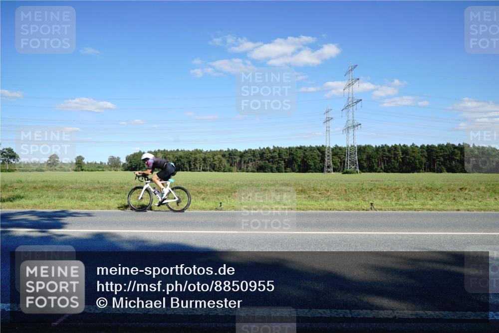 07.09.2025 - 19. Norderstedt Triathlon Michael Burmester http://msf.ph/oto/8850955 07.09.2025 15:37:09 Radfahren 1412 meine-sportfotos.de