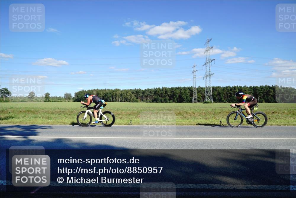 07.09.2025 - 19. Norderstedt Triathlon Michael Burmester http://msf.ph/oto/8850957 07.09.2025 15:37:12 Radfahren 1489 meine-sportfotos.de