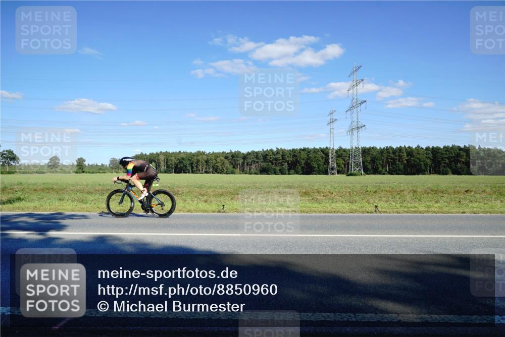 07.09.2025 - 19. Norderstedt Triathlon Michael Burmester http://msf.ph/oto/8850960 07.09.2025 15:37:12 Radfahren 1489 meine-sportfotos.de