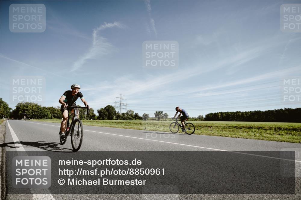 07.09.2025 - 19. Norderstedt Triathlon Michael Burmester http://msf.ph/oto/8850961 07.09.2025 11:14:03 Radfahren 1301 meine-sportfotos.de