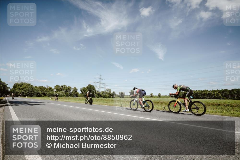 07.09.2025 - 19. Norderstedt Triathlon Michael Burmester http://msf.ph/oto/8850962 07.09.2025 14:20:06 Radfahren 989, 995, 1005 meine-sportfotos.de
