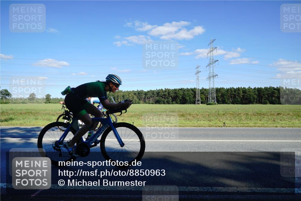 07.09.2025 - 19. Norderstedt Triathlon Michael Burmester http://msf.ph/oto/8850963 07.09.2025 15:37:14 Radfahren 1489 meine-sportfotos.de