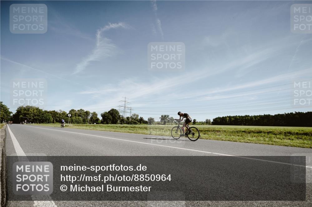 07.09.2025 - 19. Norderstedt Triathlon Michael Burmester http://msf.ph/oto/8850964 07.09.2025 11:14:06 Radfahren 1301 meine-sportfotos.de