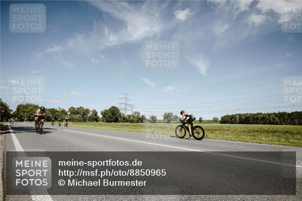 07.09.2025 - 19. Norderstedt Triathlon Michael Burmester http://msf.ph/oto/8850965 07.09.2025 14:20:09 Radfahren 388, 986, 1005 meine-sportfotos.de
