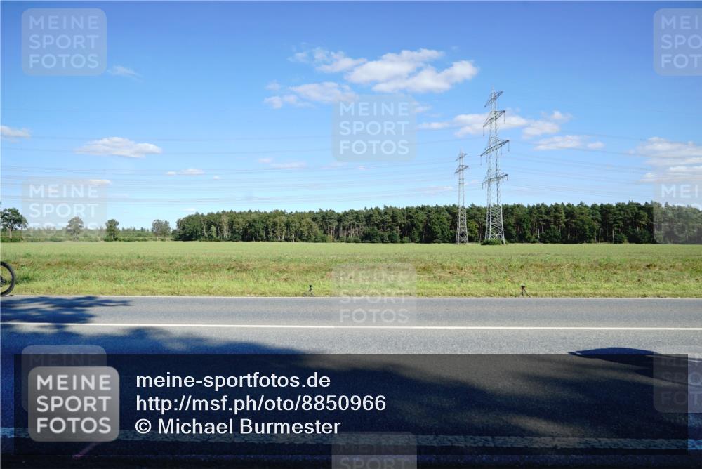 07.09.2025 - 19. Norderstedt Triathlon Michael Burmester http://msf.ph/oto/8850966 07.09.2025 15:37:14 Radfahren 1489 meine-sportfotos.de