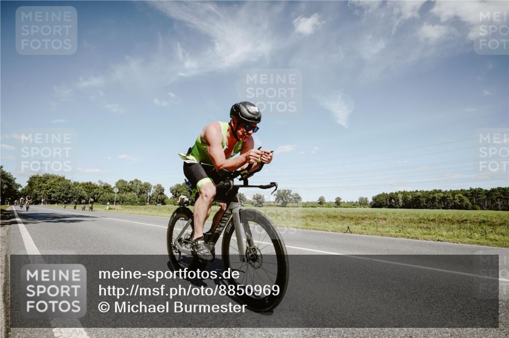 07.09.2025 - 19. Norderstedt Triathlon Michael Burmester http://msf.ph/oto/8850969 07.09.2025 14:20:09 Radfahren 388, 986, 1005 meine-sportfotos.de