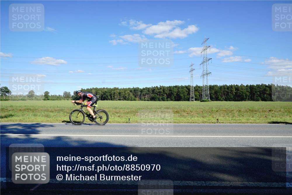 07.09.2025 - 19. Norderstedt Triathlon Michael Burmester http://msf.ph/oto/8850970 07.09.2025 15:37:18 Radfahren 1489 meine-sportfotos.de