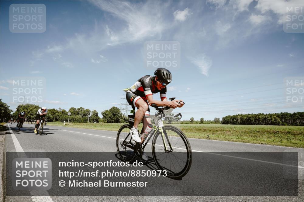 07.09.2025 - 19. Norderstedt Triathlon Michael Burmester http://msf.ph/oto/8850973 07.09.2025 14:20:12 Radfahren 388, 986, 1005, 1010 meine-sportfotos.de