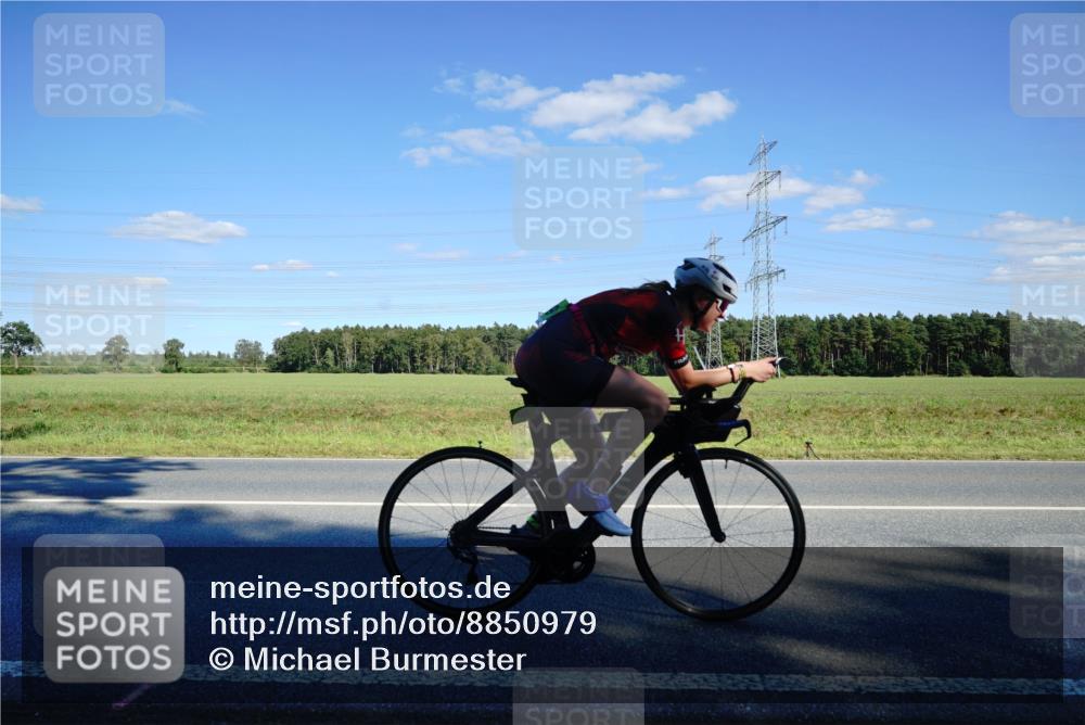 07.09.2025 - 19. Norderstedt Triathlon Michael Burmester http://msf.ph/oto/8850979 07.09.2025 15:37:23 Radfahren 371, 405, 439, 927 meine-sportfotos.de