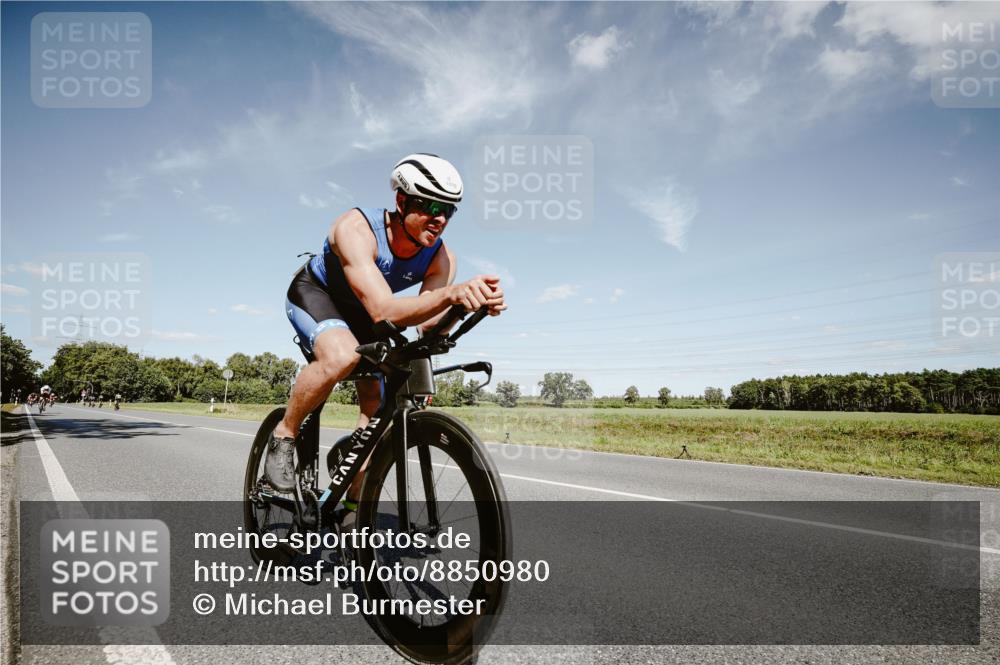07.09.2025 - 19. Norderstedt Triathlon Michael Burmester http://msf.ph/oto/8850980 07.09.2025 14:20:14 Radfahren 388, 986, 1010, 1421 meine-sportfotos.de