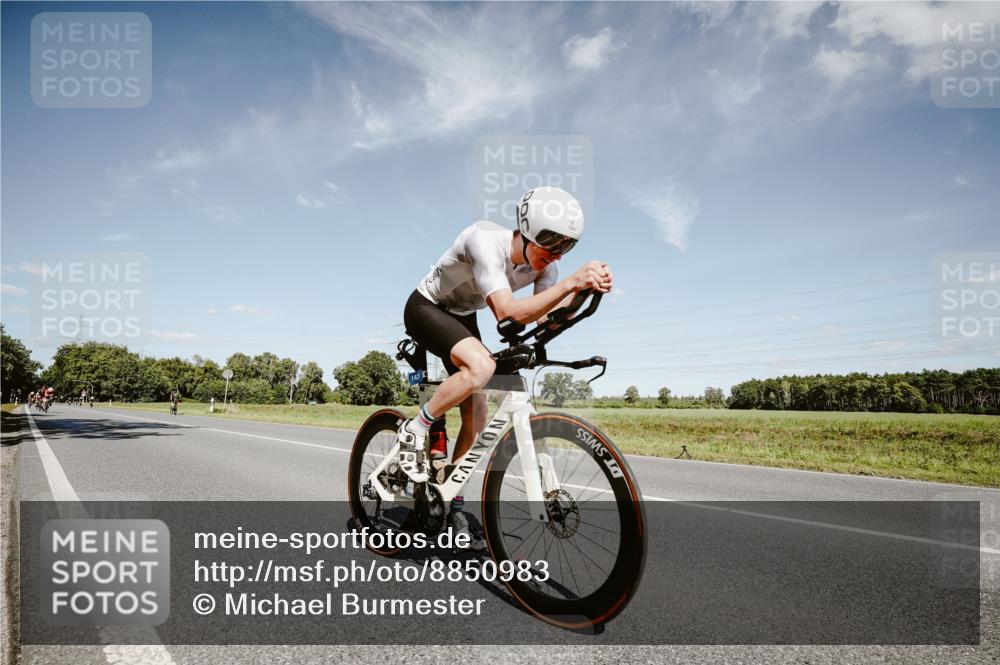 07.09.2025 - 19. Norderstedt Triathlon Michael Burmester http://msf.ph/oto/8850983 07.09.2025 14:20:16 Radfahren 976, 1010, 1421 meine-sportfotos.de